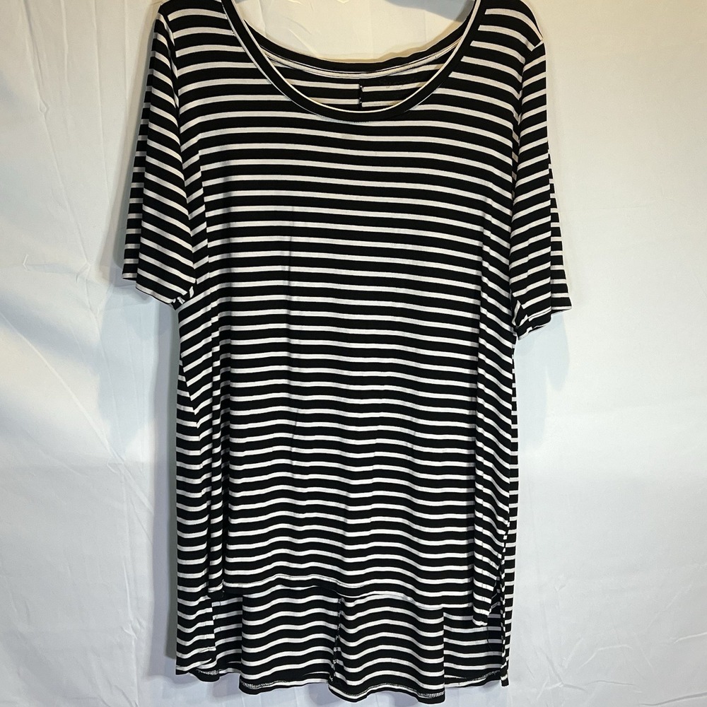 Boutique Womens Super Soft Knits Tee Size 3X Black Striped Short Sleeve Swing
